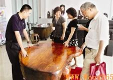 一塊黃花梨400公斤重！ 如今估價(jià)168萬(wàn)