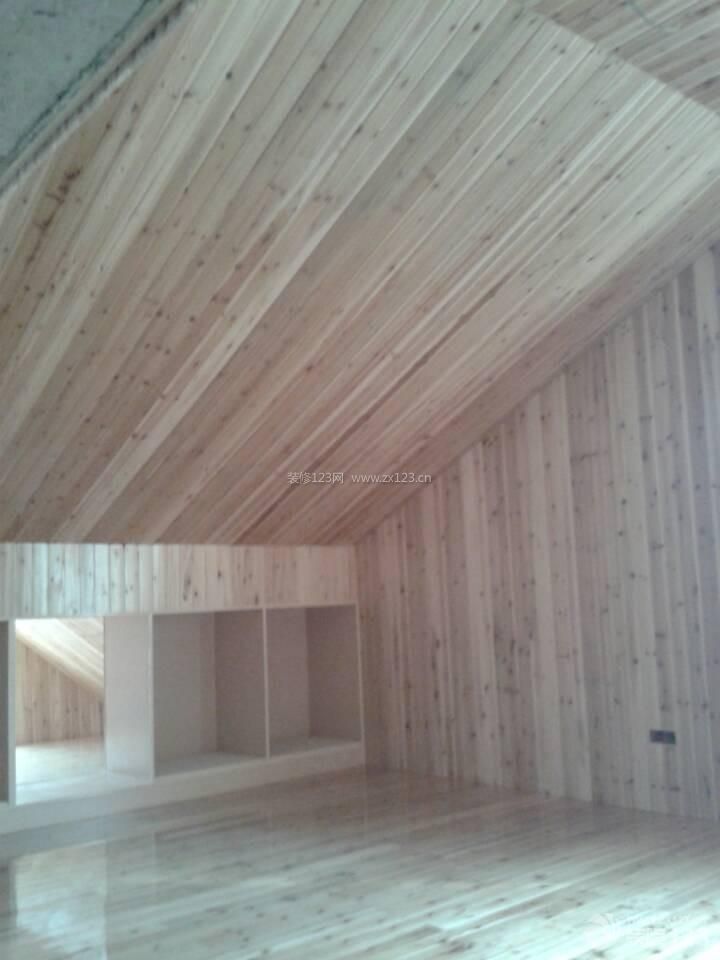 别墅装修设计 现代简约风格 桑拿板吊顶 木质背景墙 原木地板 木质墙面 墙面空间利用 