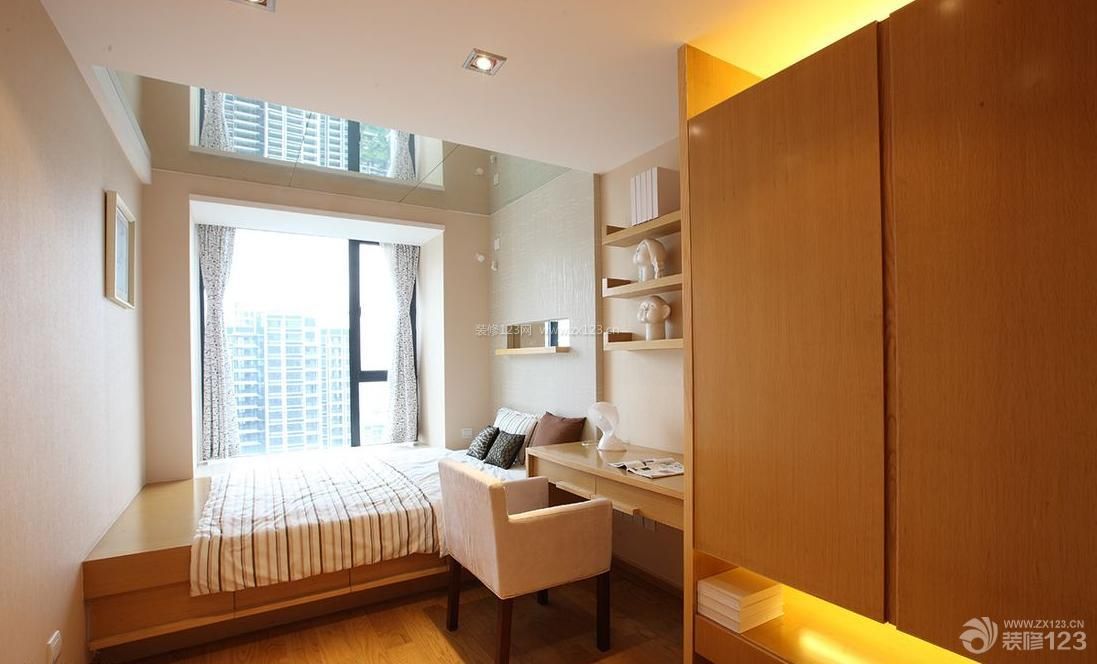 简约装修设计阳台榻榻米小卧室实景图
