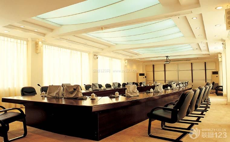 现代会议室天花吊顶设计风格装修效果图