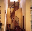 美式风格室内阁楼旋转楼梯装修实景图欣赏