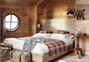欧式家装设计效果图 木质背景墙 主卧室