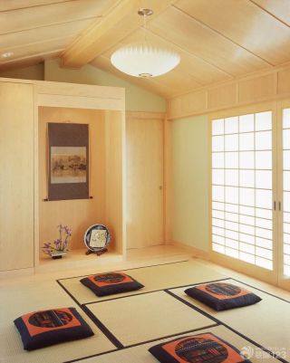 日式风格小阁楼家装设计图片