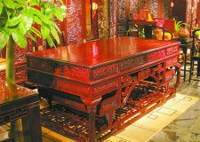 如何辨別小葉紫檀家具真?zhèn)危? />
</a>
</div>
<div   id=