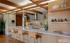 敞开式厨房装修效果图 吧台椅子 家庭吧台设计