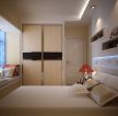 最新现代风格小房间卧室衣柜设计图片