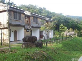 简约风格小木屋别墅外观设计图片欣赏