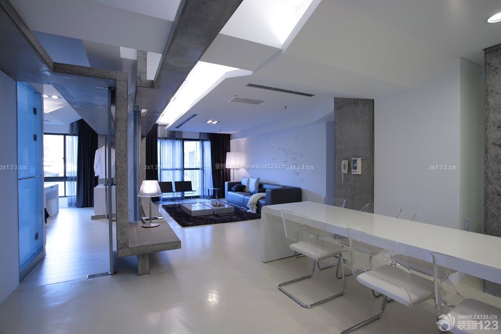 兩室兩廳家庭餐廳方餐桌椅子圖