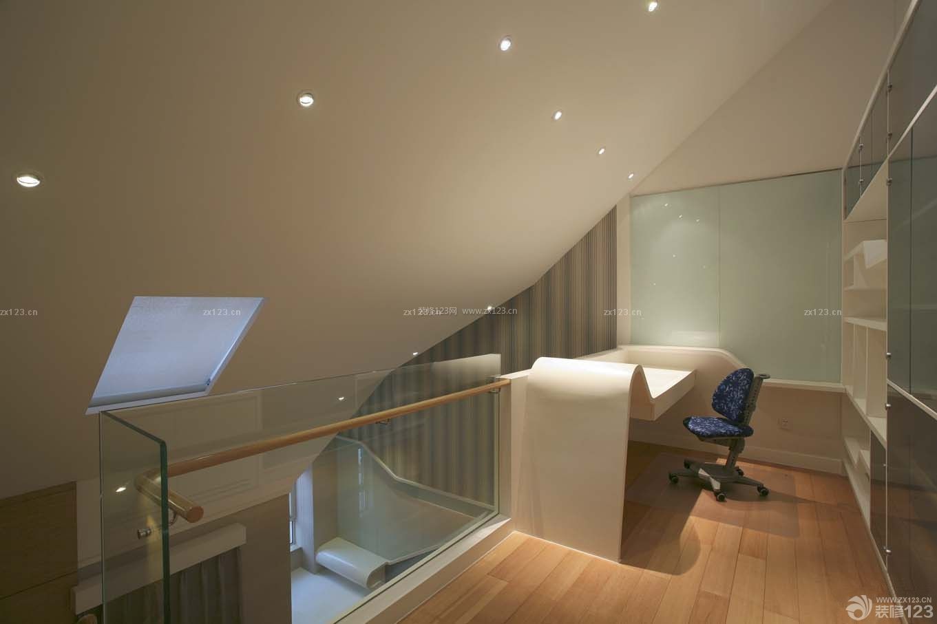 创意写字台 斜顶阁楼装修效果图 自建房室内设计