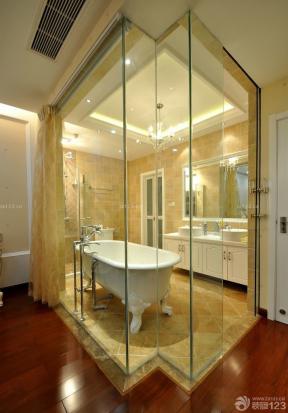 欧式家庭浴室玻璃隔断墙设计实景图