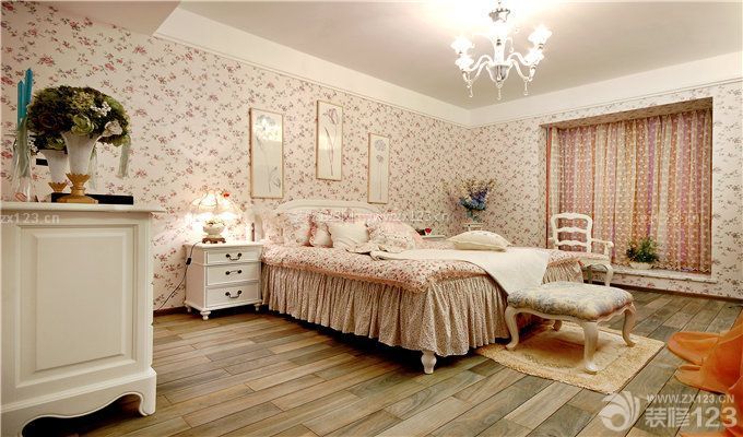 三室两厅卧室装修设计花纹壁纸图