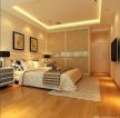 三室两厅时尚现代风格大卧室浅褐色木地板图