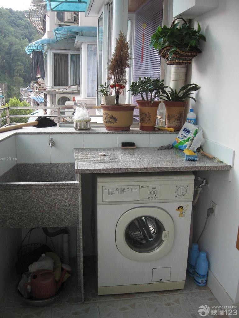 簡約沉穩(wěn)陽臺洗衣機(jī)裝修實(shí)景圖