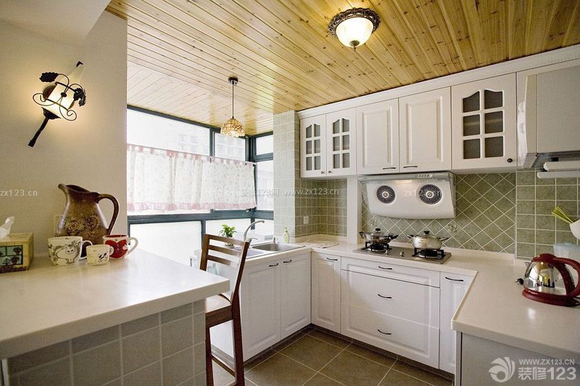 白色开放式厨房设计案例
