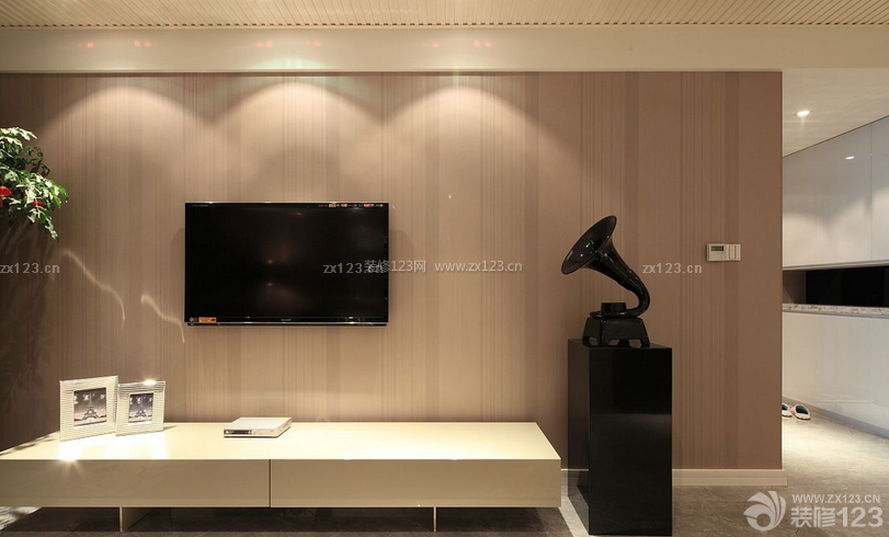 现代风格木质电视背景墙设计图