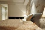 100平米现代简约卧室壁橱实景图