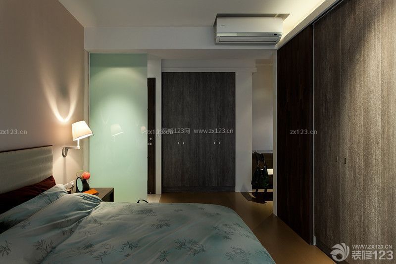 现代设计风格小型卧室衣柜门装修图片