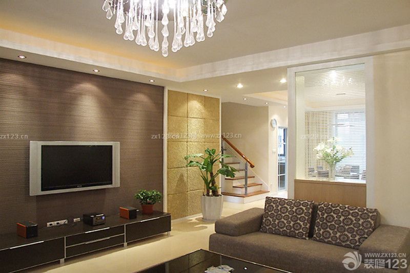 125平米房子现代客厅水晶灯效果图欣赏