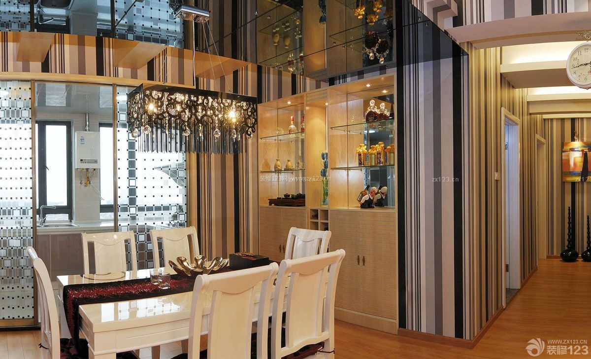 110平方现代风格餐厅餐边柜效果图