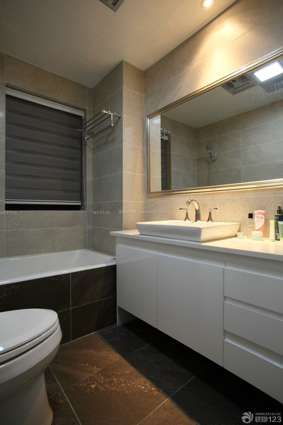 85平米浴室浴缸设计图片