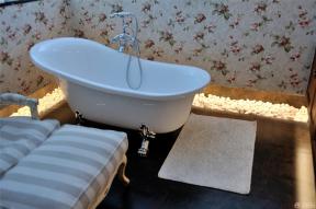 家居浴室鹅卵石装饰实景图