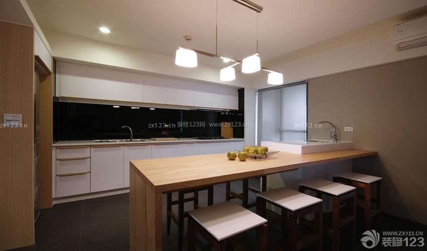 90平米房屋現(xiàn)代廚房餐廳一體設(shè)計(jì)