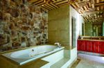 家庭浴室木质吊顶装修效果图