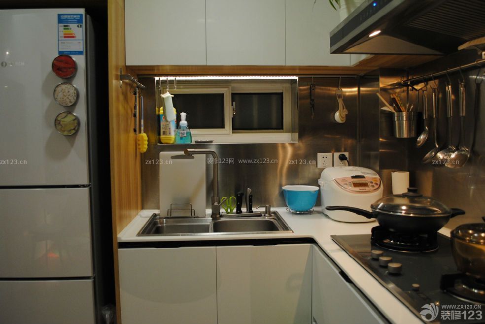 小户型空间厨房创意设计图片