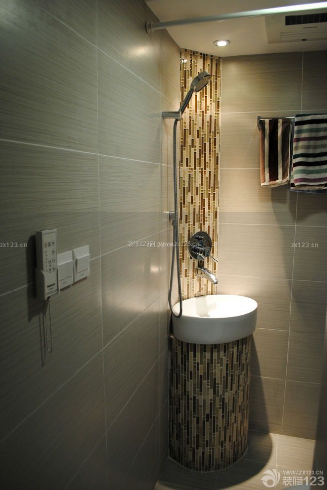 小户型空间创意浴室装修设计图