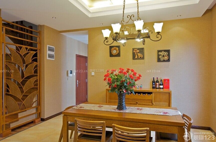 2014小戶型餐桌圖片