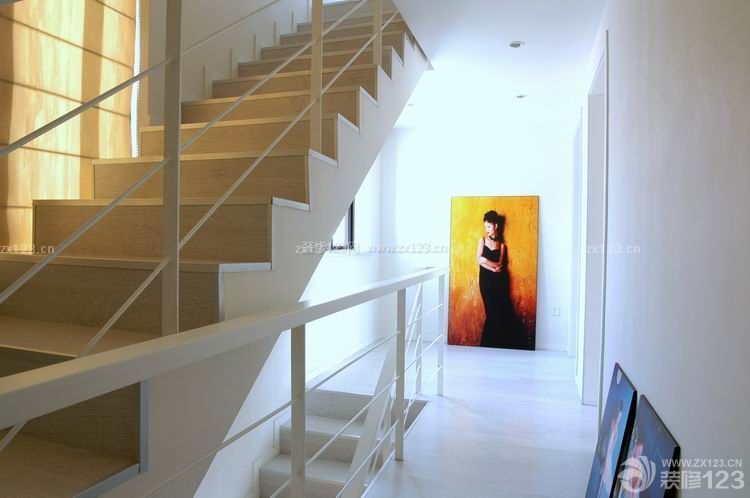 小洋楼室内楼梯扶手设计实景图