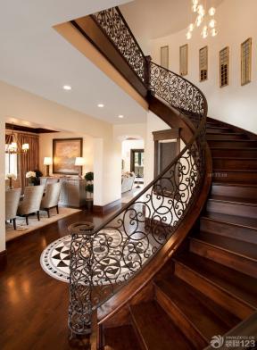 美式住宅铁艺楼梯扶手设计图片