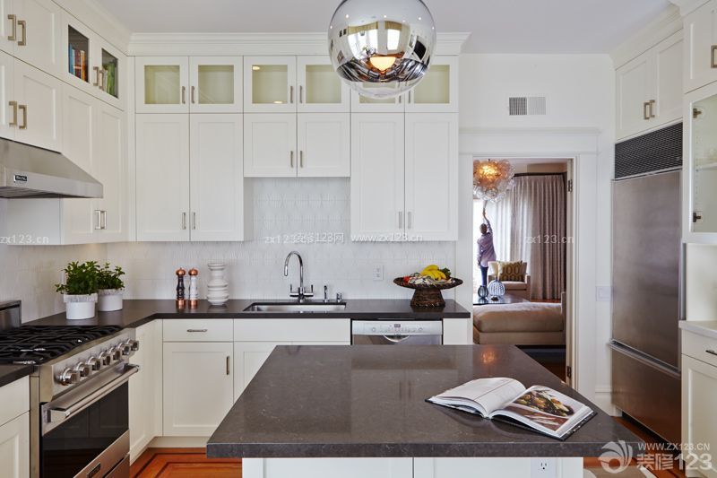 家庭厨房简约风格美式橱柜设计案例