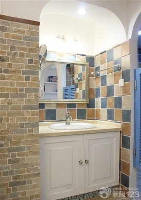 家庭洗手间瓷砖拼花贴图案例