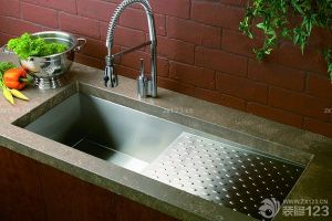 厨房水管安装方法