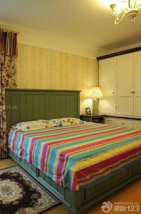 经典大卧室美式床设计实景图