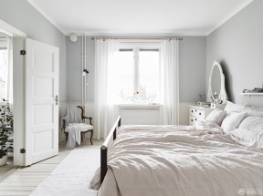 家庭卧室装修 白色窗帘