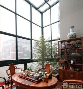 玻璃阳光房 实木餐桌 
