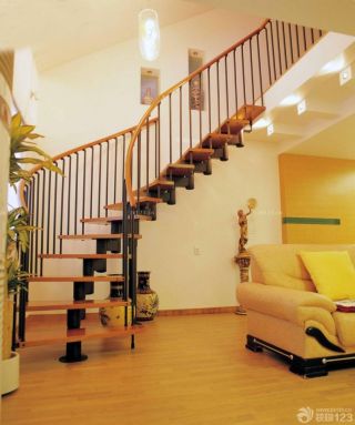 家装现代风格不锈钢楼梯立柱装修效果图  