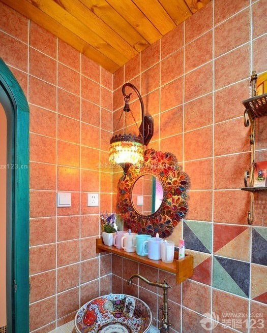 波西米亚风格卫生间瓷砖颜色搭配图