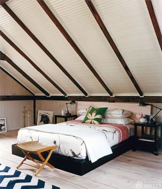 美式风格顶层复式大卧室实景图 
