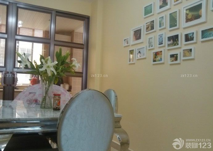 　　裝修完都好幾個(gè)月了?；叵脒@一路裝修的過程。真的是累中帶樂啊。每天出了工作以外還要到現(xiàn)場(chǎng)看看施工進(jìn)度。一休假基本都在現(xiàn)場(chǎng)看著，或者就在家具市場(chǎng)和裝飾市場(chǎng)逛。選購一些材料。但是看到最后出來的效果很不錯(cuò)，也覺得值得了。用心設(shè)計(jì)的家，顯得更加的溫馨和舒適。<br>