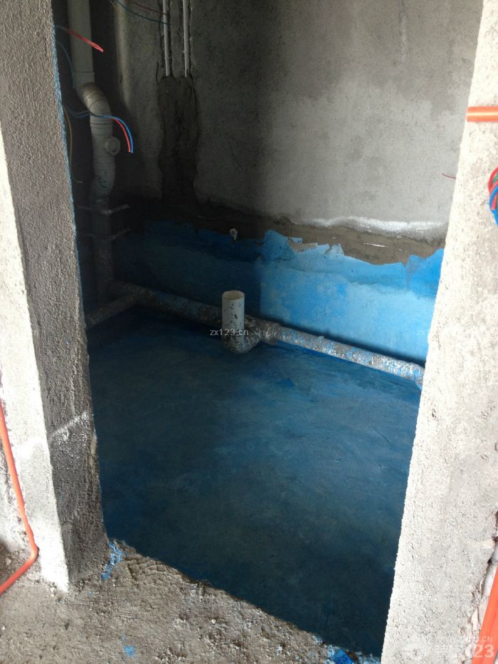 　　水电安装完毕，验收。卫生间做第一道防水。<br>