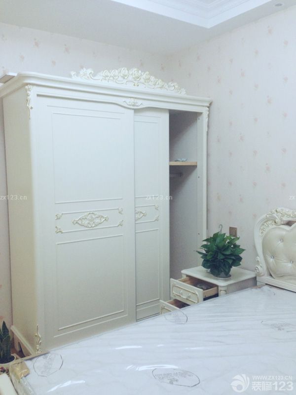 　　在定風(fēng)格的過程時(shí)，就決定裝成歐式了，因?yàn)橄矚g歐式的大氣。