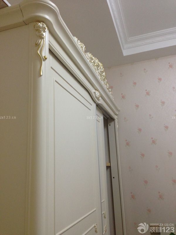 　　在定風(fēng)格的過程時(shí)，就決定裝成歐式了，因?yàn)橄矚g歐式的大氣。