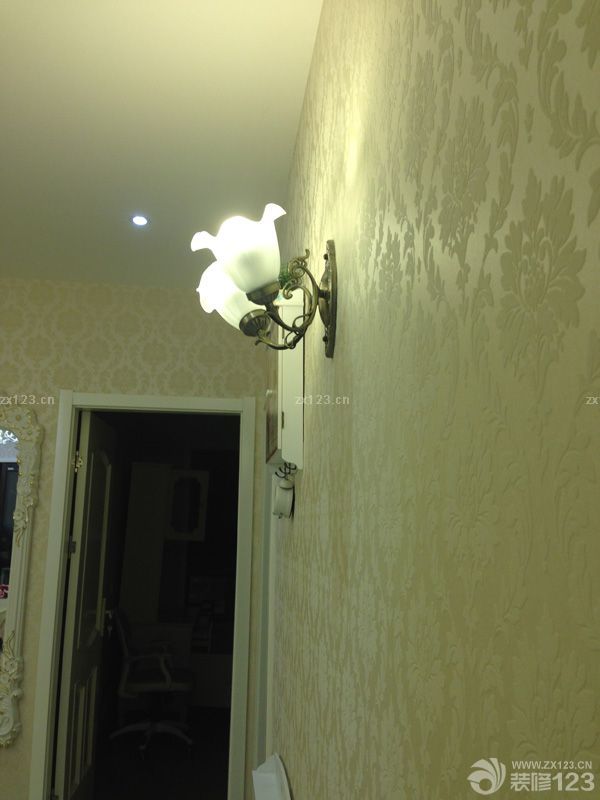 　　在定風(fēng)格的過程時(shí)，就決定裝成歐式了，因?yàn)橄矚g歐式的大氣。