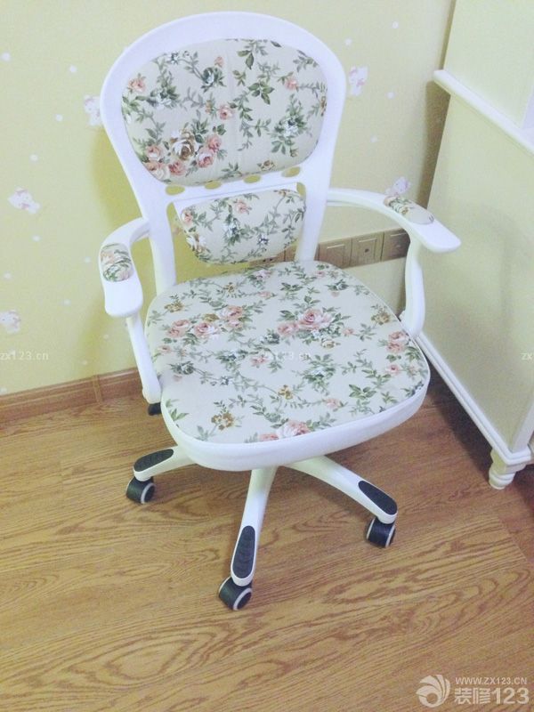 　　在定風(fēng)格的過程時(shí)，就決定裝成歐式了，因?yàn)橄矚g歐式的大氣。