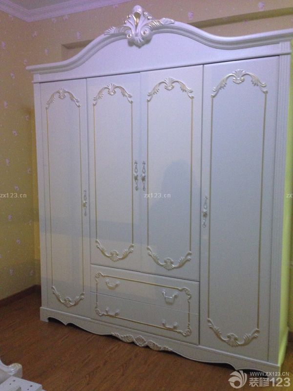 　　在定風(fēng)格的過程時(shí)，就決定裝成歐式了，因?yàn)橄矚g歐式的大氣。