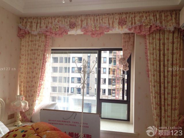 　　在定風(fēng)格的過程時(shí)，就決定裝成歐式了，因?yàn)橄矚g歐式的大氣。