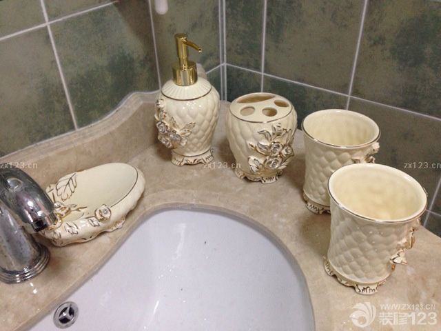 　　在定風(fēng)格的過程時(shí)，就決定裝成歐式了，因?yàn)橄矚g歐式的大氣。